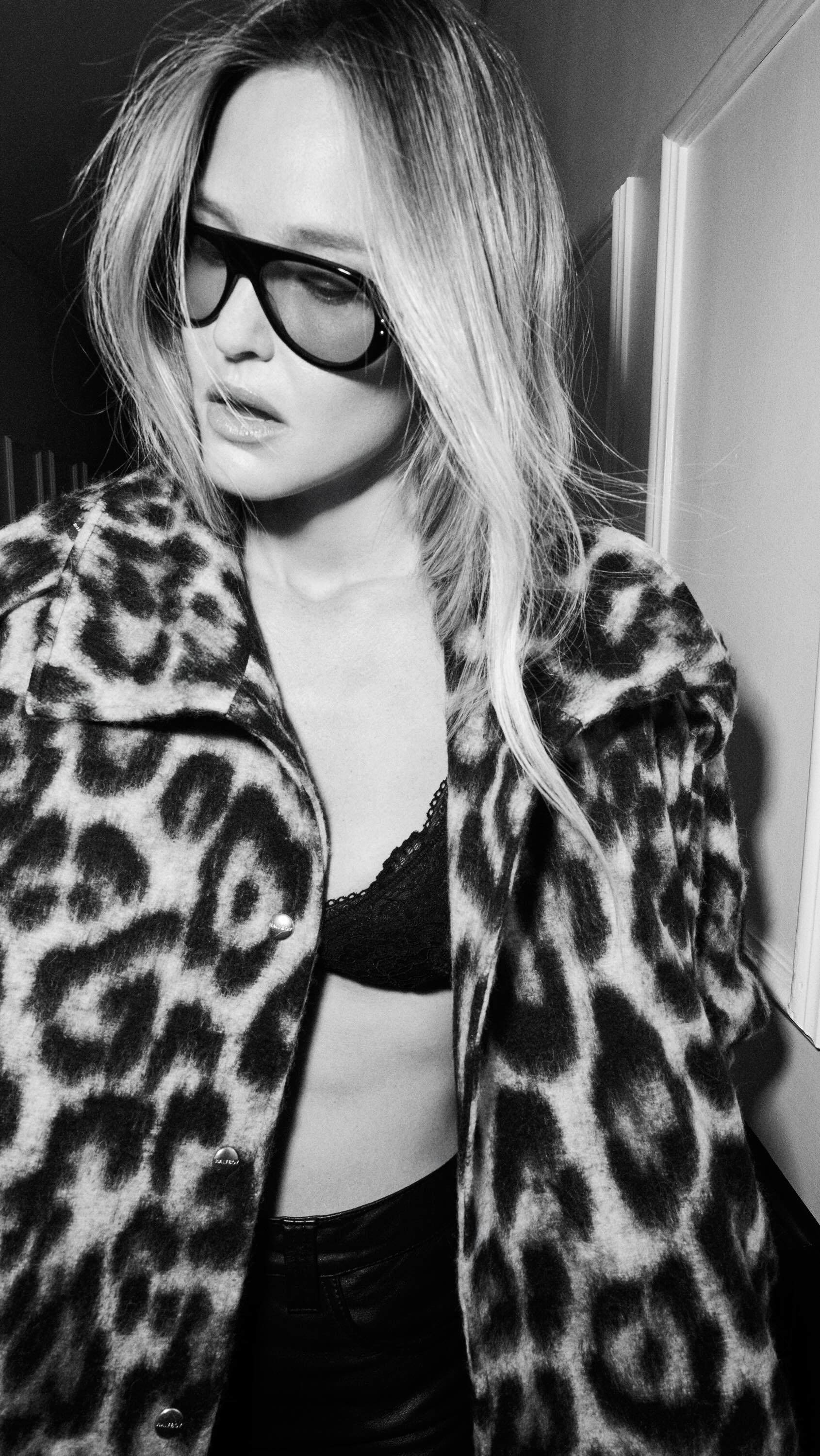 ⁨	Final #Sale Is Now 🔛
משקפי שמש 2=200 ₪* בחנויות ובאתר 🕶️ | כפוף לתקנון המבצע. 
* על הפריטים המסומנים, ללא שמש אופטי, מינ׳ 30,000 יח׳ לסניפים ו-500 לאתר. עד 13.1 בסניפים / עד 14.1 ב-9 בבוקר באתר או גמר המלאי, כפוף לתקנון המבצע. 
#NeverStopChanging⁩