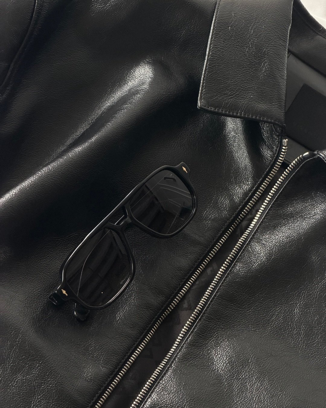 What you see, is what you wear. The Blue-Light Lens X @yuda29 #NeverStopChanging