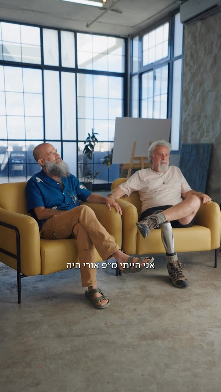 ⁨	⁨	🕚⁨ ⁨ 
אם הייתם יכולים לדעת עוד כמה רגעים נותרו לכם עם האדם שאתם הכי אוהבים, הייתם עושים משהו אחרת?
בפרק הראשון ב-״עוד כמה רגעים״, יהודה פגש את דובי ואורי, חברים מהצבא, שהצילו את החיים אחד של השני, ומאז החיים שלהם נשארו מחוברים.
היכנסו למחולל הרגעים באתר Carolina Lemke וגלו כמה רגעים עוד נשארו לכם יחד 🙏🏻

VP Marketing: ‪
‪@orenbargil‬‬‬‬‬ 
Marketing Manager & Creative‪‪:
@orianliber 
Creative & Directi‪on:
@roibrgr 
Brand Manager:
@yael101015 
Production:
@dana.kriz 
A. Producer:
@divmizrahi 
‪Video & Edit:
@reemadam 
Camera Assistant:
@giddi90 
‪‬Lights:
@miksmirin
Hair & Makeup Yehuda: 
@sapir_sabag @tomlevs 
Hair & Makeup Participators:
@lioramsalem_7⁩